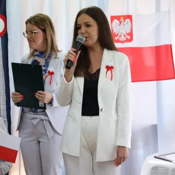 Na nowym maszcie PP4 w Radomsku powiewa już biało-czerwona flaga