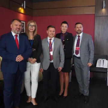 Władze powiatu radomszczańskiego na urodzinach miasta Równe