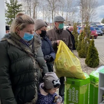 Oddali puszki, otrzymali sadzonki