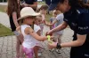 Policjanci pokazali, jak radzić sobie z nieznajomymi i zagrożeniami na drodze