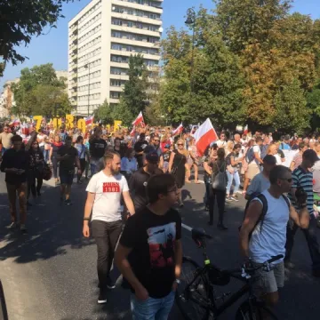 Radomszczanie na marszu „Zakończyć plandemię! Dość kłamstw!”