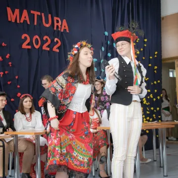 Radomsko: Maturzyści żegnają się ze szkołą