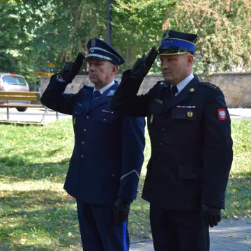 Kwiaty i zaduma w 86. rocznicę wybuchu wojny