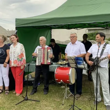 W Sudzinku otwarto nową drogę. Wstęgę przecinał m.in. wicemarszałek Sejmu RP