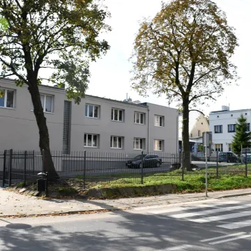 Piotrków Tryb.: Zamurowa 1 po kompleksowym remoncie