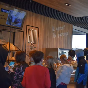 Kamieńsk z nowy centrum handlowym w centrum miasta