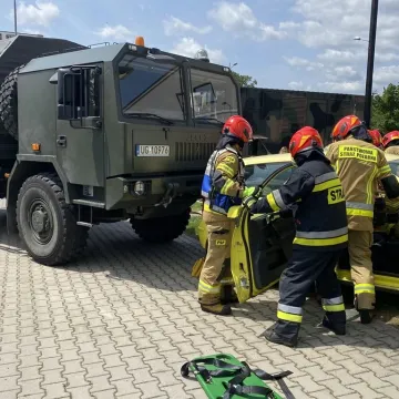 Symulacja wypadku i zarządzanie kryzysowe. Trening 9. Łódzkiej Brygady OT w Radomsku