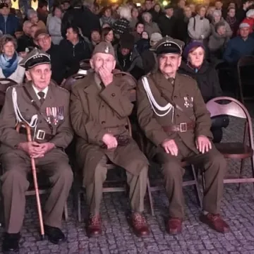 Tort i koncert na Święto Niepodległości