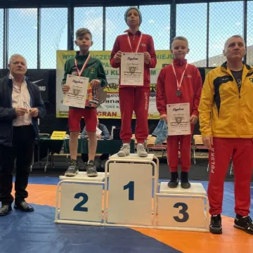 Udany memoriał w Katowicach. Dwanaście medali dla zapaśników ZKS Radomsko