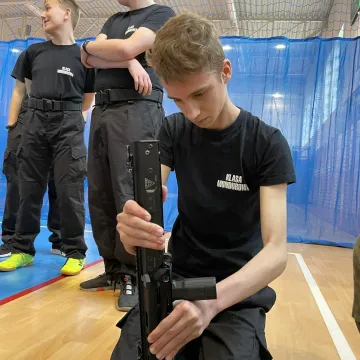 Uczniowie klas mundurowych z Radomska uczestniczyli w manewrach WOT