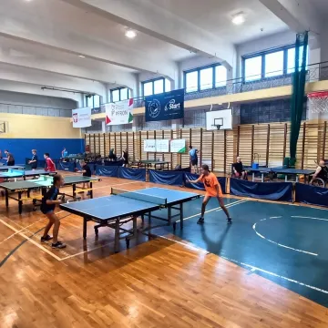 Młodzi tenisiści stołowi UMLKS Radomsko szlifują formę w Wiśle