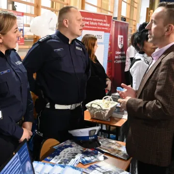 43 wystawców, setki możliwości. Targi edukacyjne w II LO Radomsko