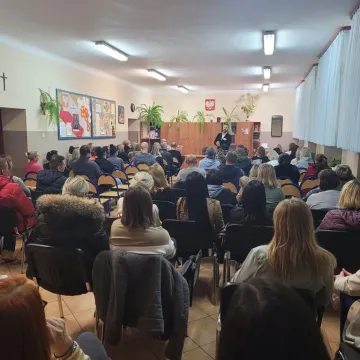 Rodzice na spotkaniu z psychologiem