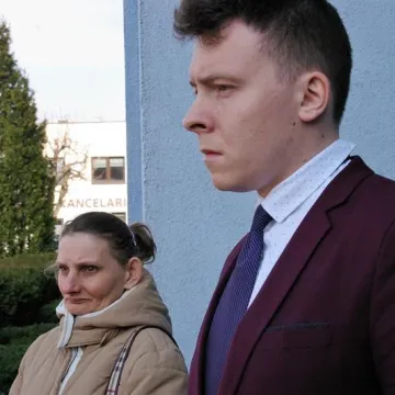 Decyzja o odebraniu matce 11 dzieci wciąż w mocy. Sąd odroczył rozprawę