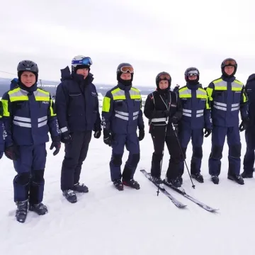 Policjanci patrolują Górę Kamieńsk