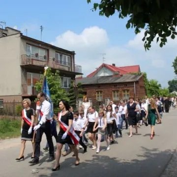 PSP 8 w Radomsku nadano imię „Przyjaciół Dzieci”. Uroczystości 50-lecia