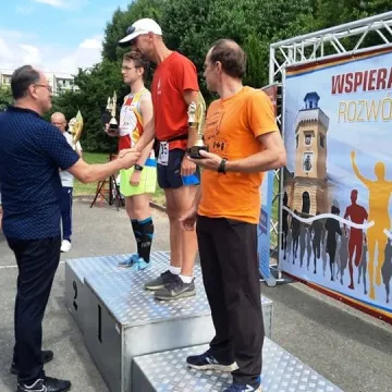 Ponad setka biegaczy stanęła na starcie biegu ulicznego w Radomsku