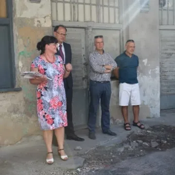 Spacer z rewitalizacją w tle