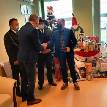 Podopieczni Środowiskowego Domu Samopomocy obdarowani „Myśliwską Paczką”