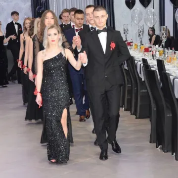 Szampańska zabawa studniówkowa ZSE w Radomsku