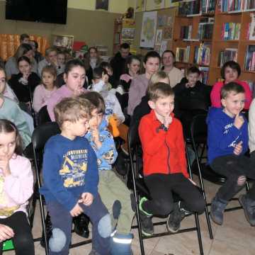 Teatr „Maska” w bibliotece w Strzałkowie