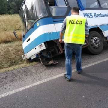 Kolonia Borowiecko – czołowe zderzenie samochodu z autobusem
