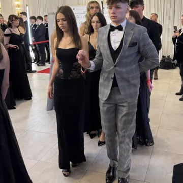 Odliczanie do matury rozpoczęło się eleganckim balem w LO Przedborzu