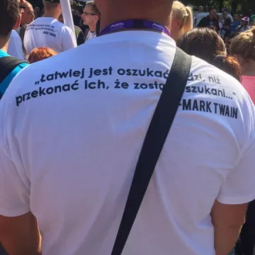 Radomszczanie na marszu „Zakończyć plandemię! Dość kłamstw!”