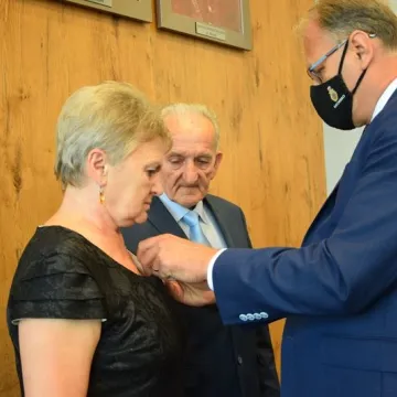 „Złoci” małżonkowie odznaczeni medalami