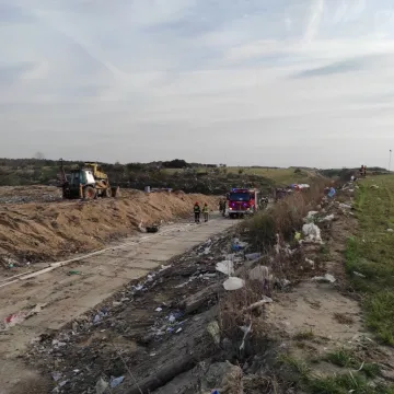 Strażacy ćwiczyli na wysypisku śmieci