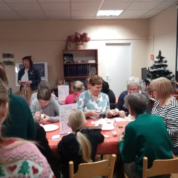 Pisanki i pająki ludowe ożywiły tradycję w Gidlach