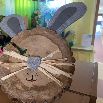 Zajączek ukrył się w PP nr 5 w Radomsku. Dzieci ruszyły na poszukiwania