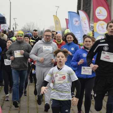 [WIDEO] Glinianki parkRUN w Radomsku. Bieg dla zdrowia i WOŚP 2025