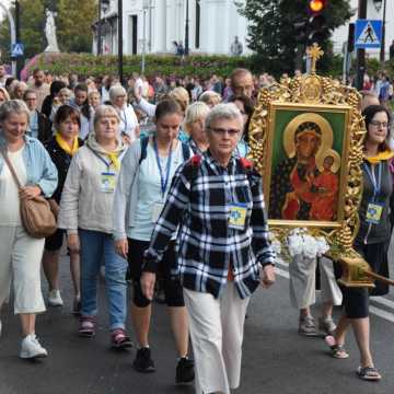 Podróż wiary. Pielgrzymi z Radomska w drodze na Jasną Górę