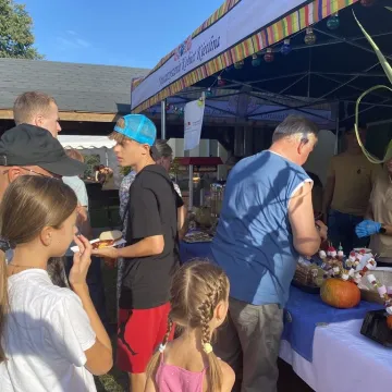 Kietlin świętował przy stole i na zjeżdżalni