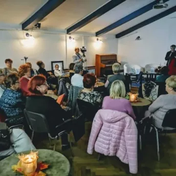 „Ten czas”. Ewa Kaczmarczyk promowała swój tomik poezji