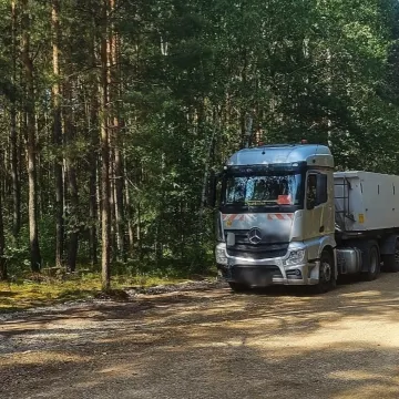 Kierowca ciężarówki wymusił pierwszeństwo. Jedna osoba została ranna
