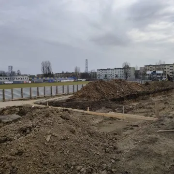 Na stadionie przy Brzeźnickiej buduje się nowa trybuna dla kibiców