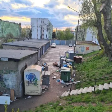 Problem śmieci. Tym razem na ul. Piastowskiej w Radomsku