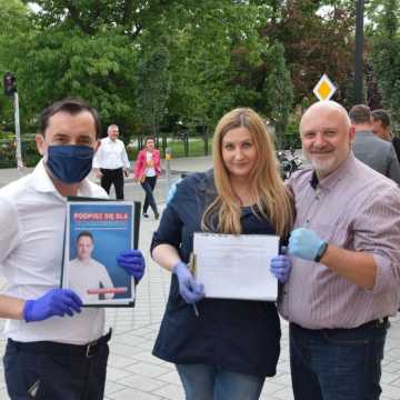 W Radomsku trwa zbiórka podpisów poparcia dla Rafała Trzaskowskiego
