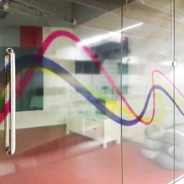 Naklejki do biura na ścianę: dekoracyjne elementy przestrzeni, które wyróżnią Twój biznes
