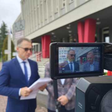 Przewodniczący Rady Miejskiej w Radomsku Tadeusz Kubak powinien zrezygnować z pełnienia tej funkcji… to zdanie radnych z klubu KO