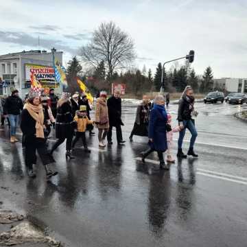 [WIDEO] Orszak Trzech Króli 2025 w Radomsku. „Kłaniajcie się królowie!”