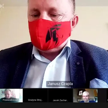 Powiatowi radni obradowali zdalnie