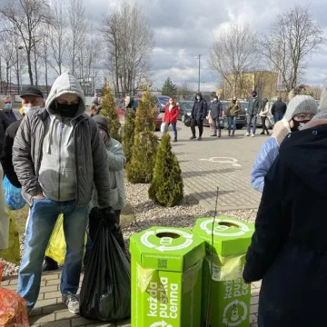 Oddali puszki, otrzymali sadzonki