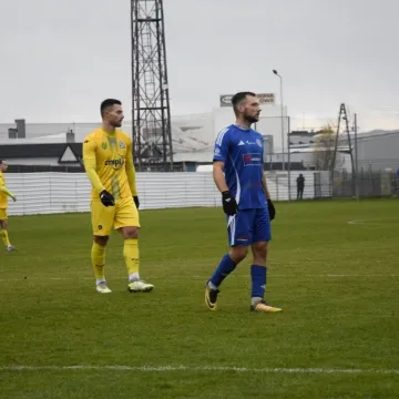 Lider nie zawiódł. RKS pewnie wygrywa z Omegą Kleszczów