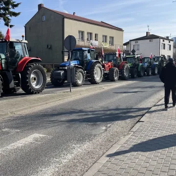 [WIDEO] Zaczęło się. Przedbórz stoi. Rolnicy walczą o Polskę