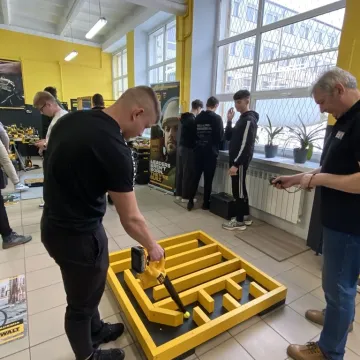 Akademia DeWalt w „Mechaniku”. Prestiżowy program tylko dla 10 szkół w kraju