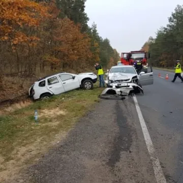 W Bobrach k. Radomska zderzyły się dwa samochody