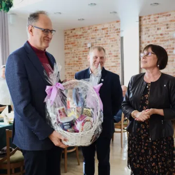 Świąteczne serca otwarte dla innych. Spotkanie PCK w Oranżerii